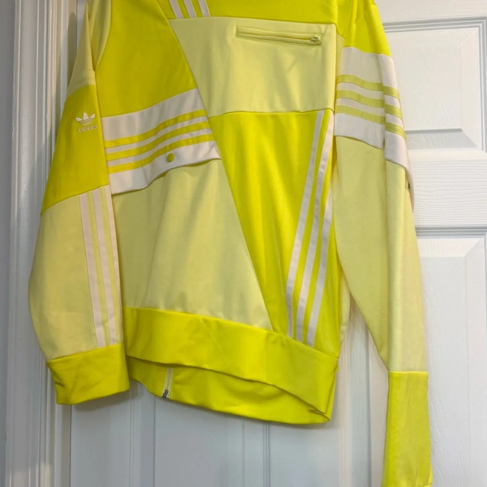 Pre owed Yellow Adidas sweatsuit in excellent condition. - Picture 3 of 4